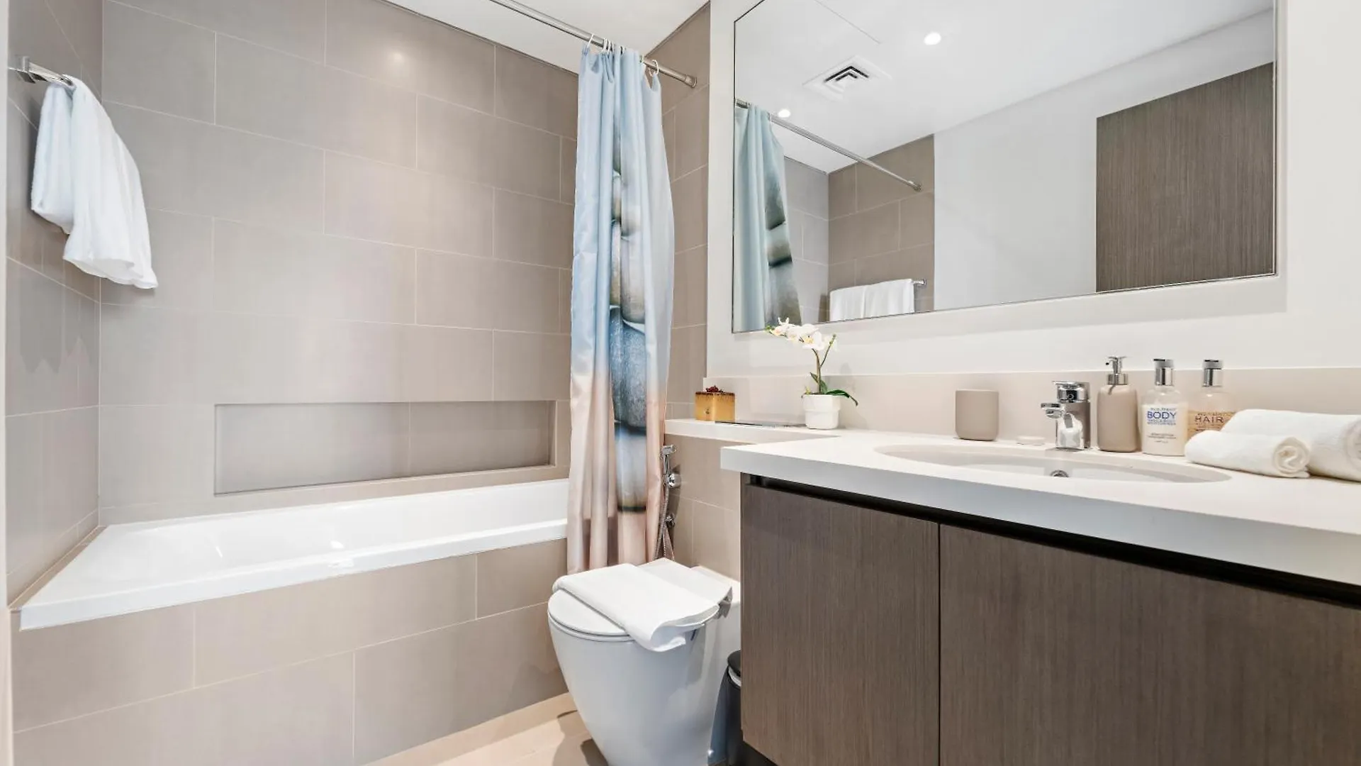 2Br Harbour Views T1, Creek View Villa Dubai Feriehus